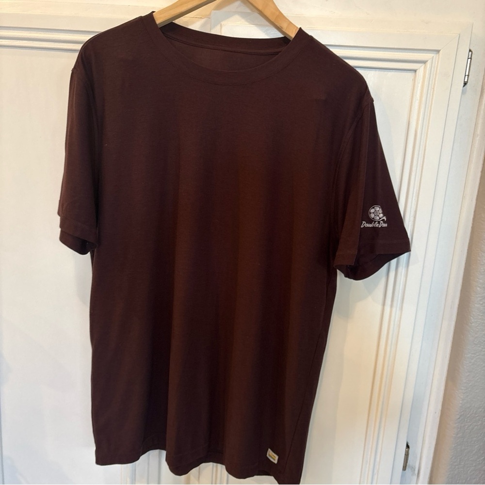 Vuori Men's Strato  Purple Tech Performance Tee Shirt Sz XL Logo Double Down